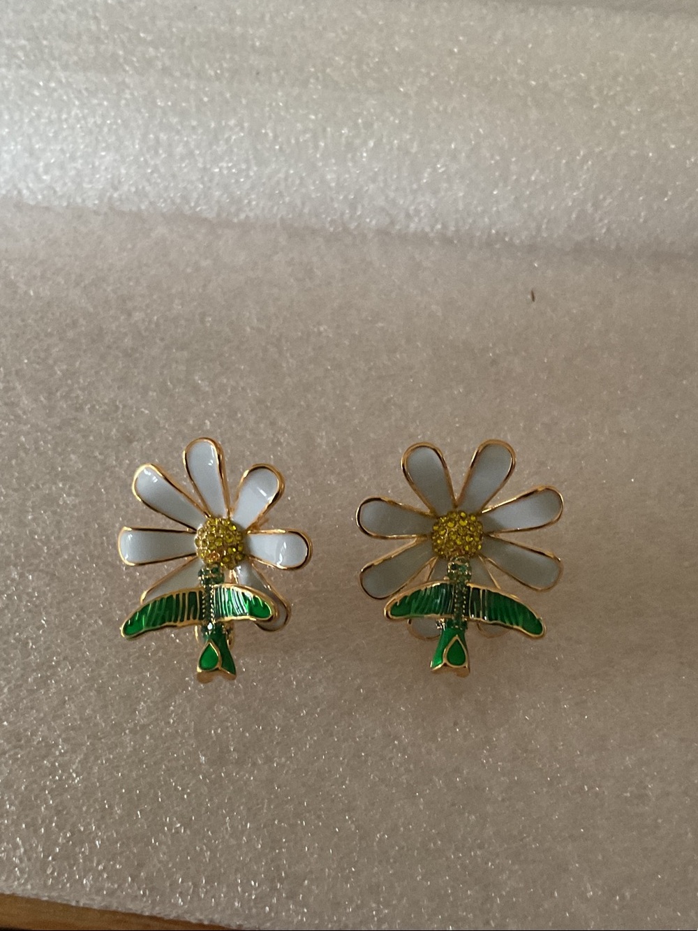 White & Green Daisy Flower Stud Earrings